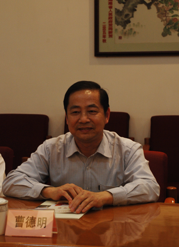 上外校长曹德明