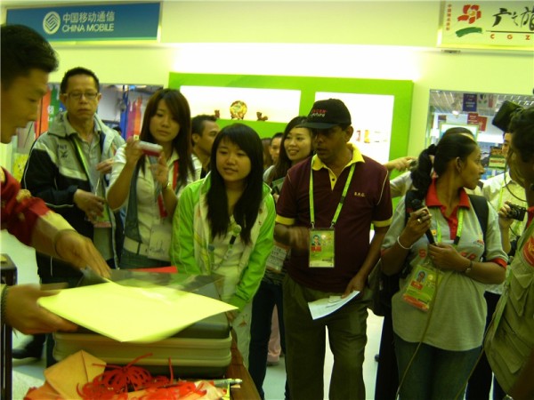 我校为斯里兰卡记者的采访提供翻译