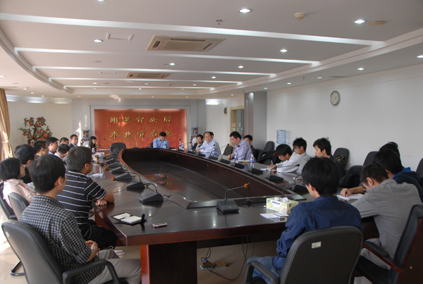 热列的座谈现场