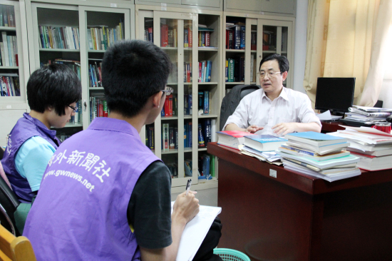 新闻社记者采访章宜华 新闻社记者采访章宜华