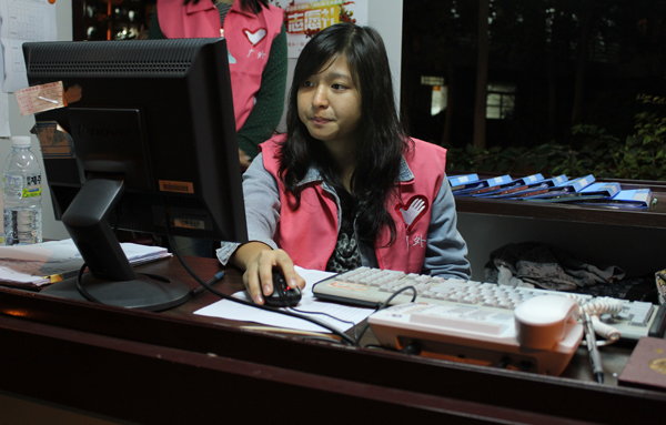工作站里辛勤的身影