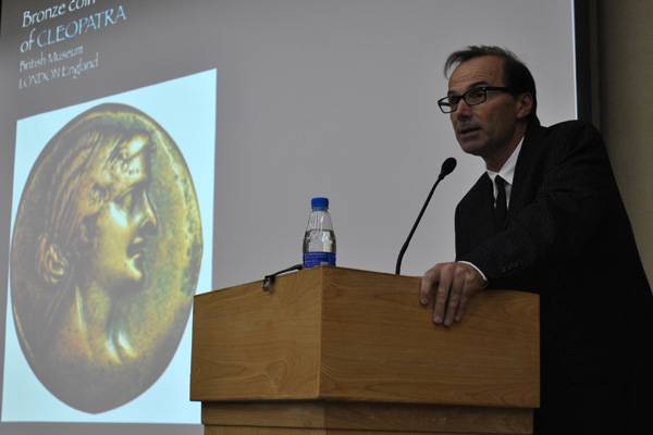 Robert Gurval:埃及艳后的美国化