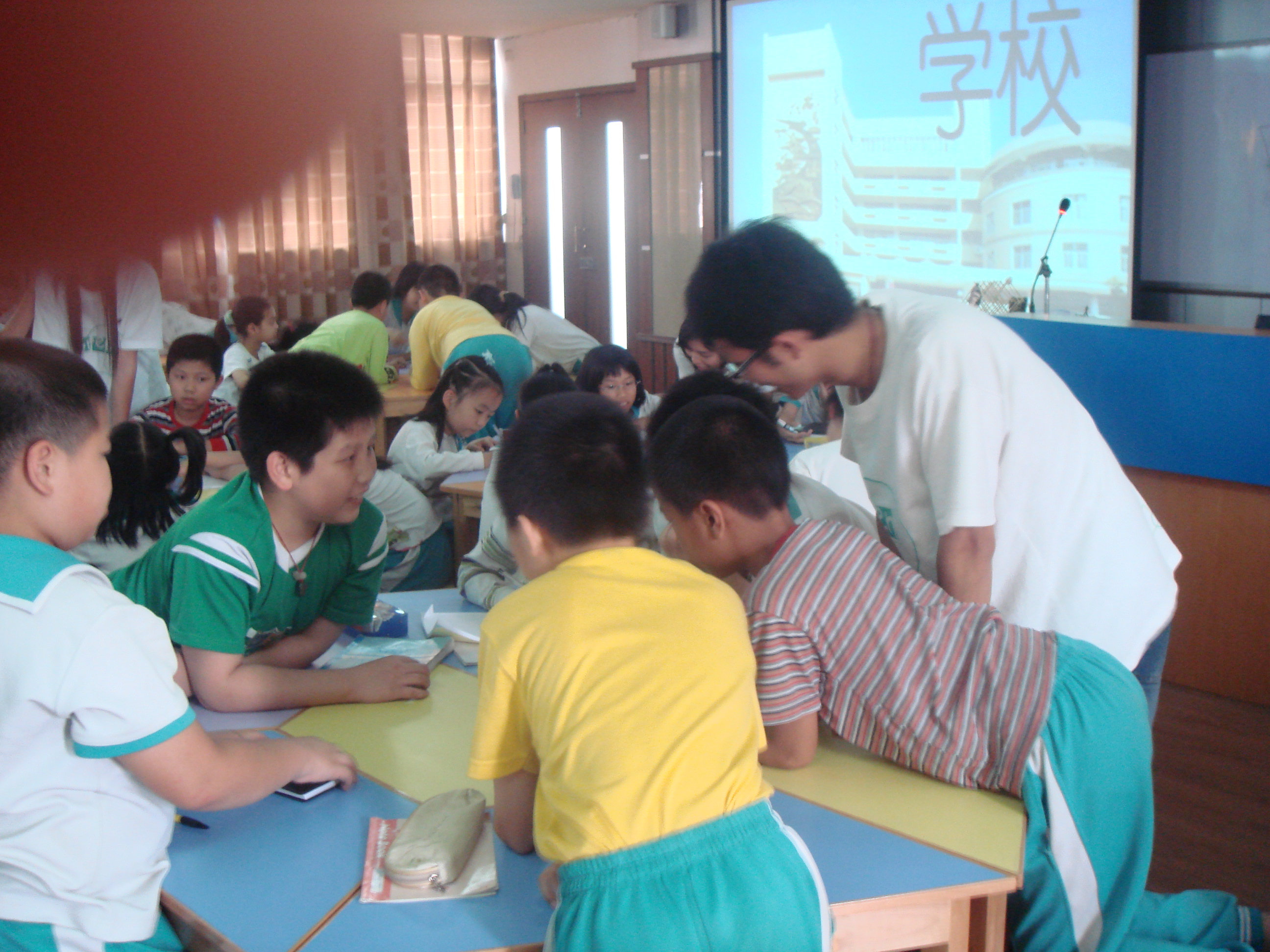 教员与学生亲密接触