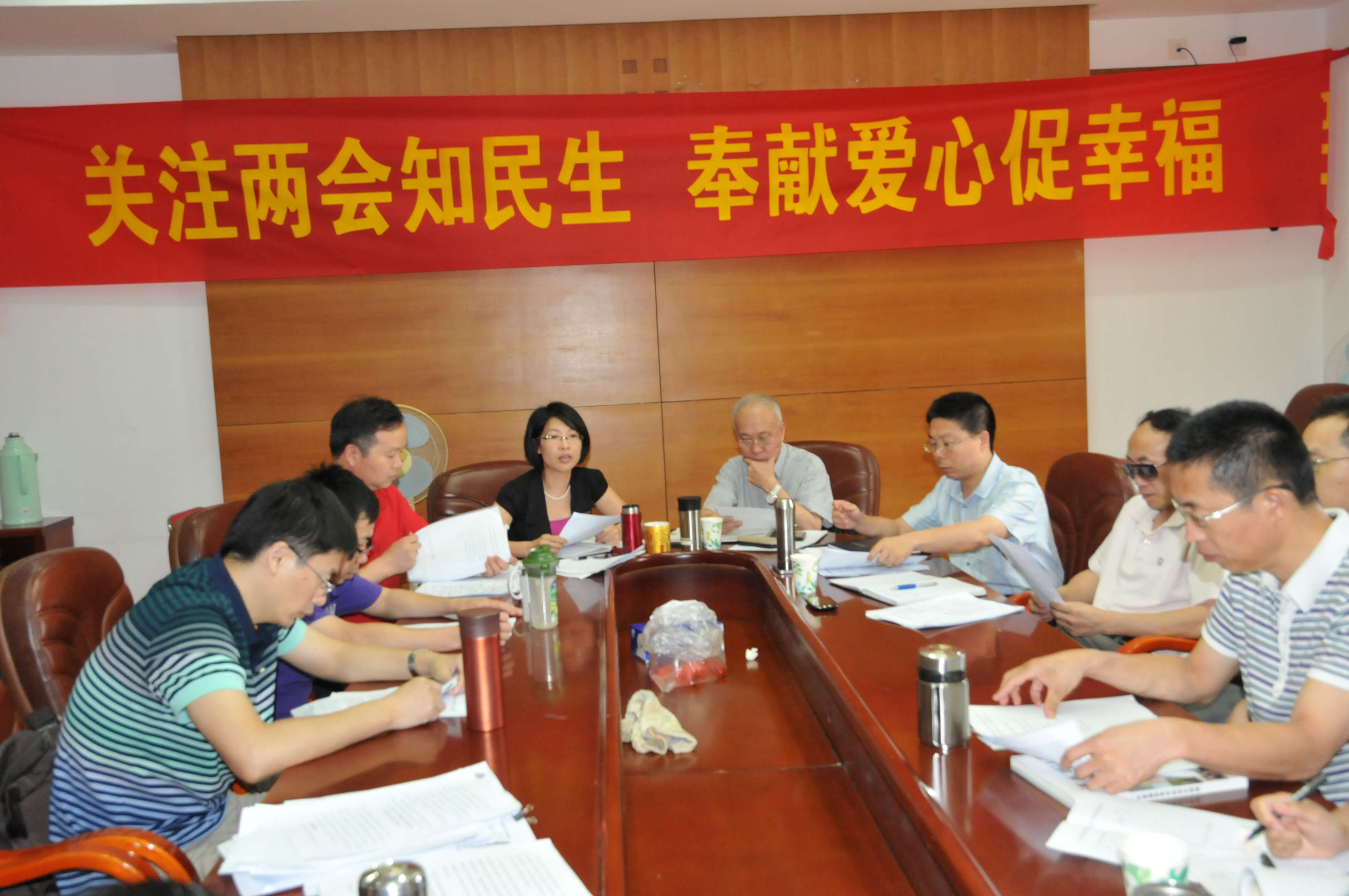 朱珍葶传达党代会精神,教师们认真领会学习 朱珍葶传达党代会精神,教师们认真领会学习