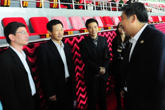 许瑞生与许国彬亲切交谈