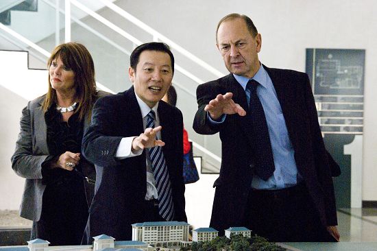 方凡泉同志介紹學校概況