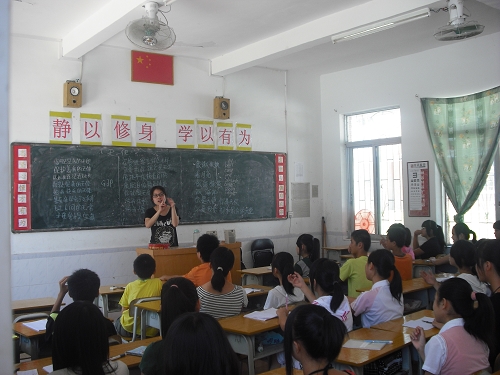 手语教学 传递爱心