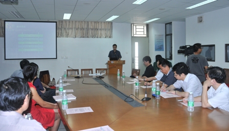 专家组听取成果演示报告