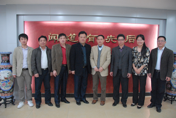 财院领导老师和嘉应学院教育科学学院一行合影