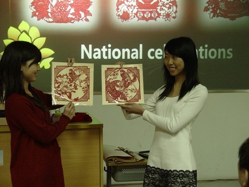 “佛山梁氏”剪纸展示