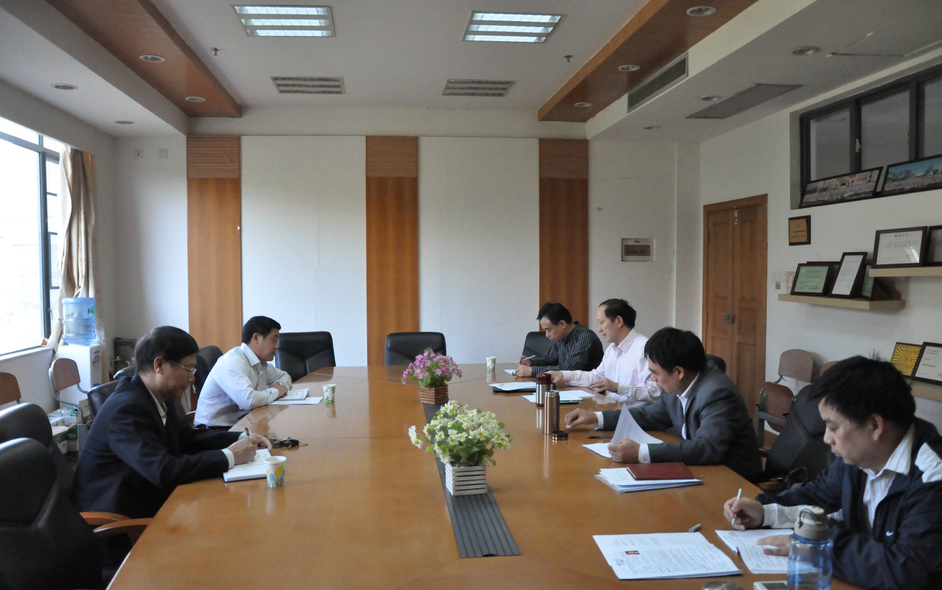 思科信息学院领导班子成员民主生活会