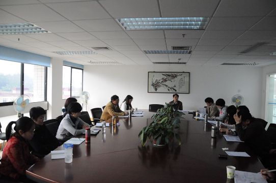 图书馆中层召开研讨会 图书馆中层召开研讨会