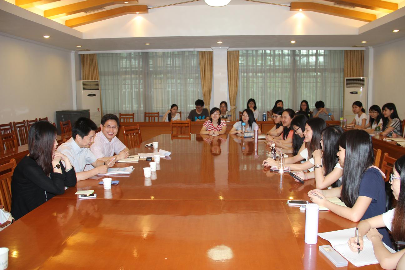 座谈会上热烈交流 座谈会上热烈交流