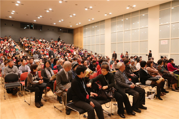 座无虚席 座无虚席