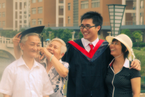 新闻与传播学院 08级 陈奕腾