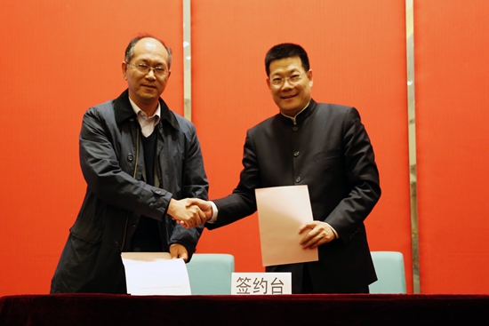 校长与经贸学院责任人签订责任书 校长与经贸学院责任人签订责任书