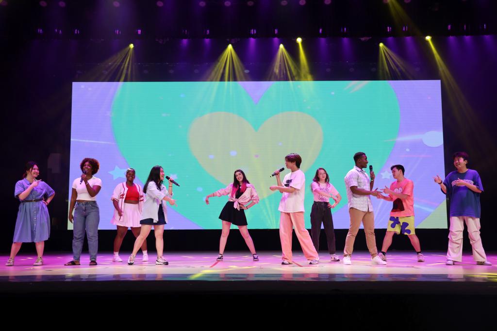 04 歌舞《爱来自广外》.jpg