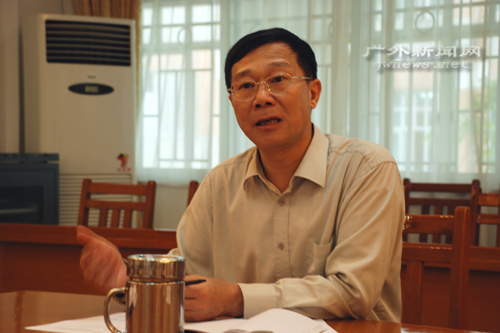 陈建平介绍欧洲学硕士点情况