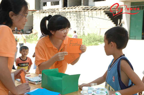 跟我读“Football”