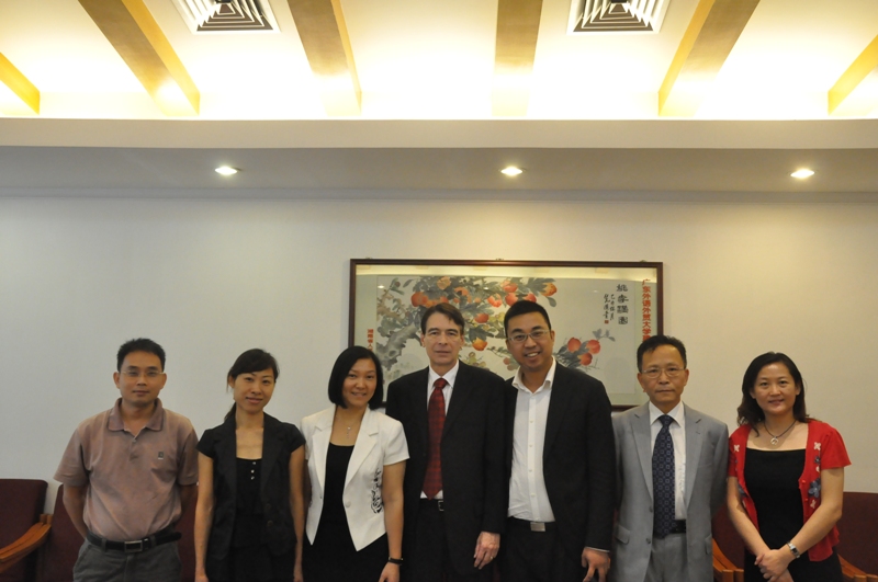 与会双方人员合影 与会双方人员合影