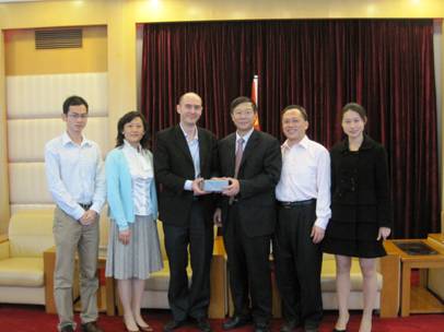 全体与会人员合影留念