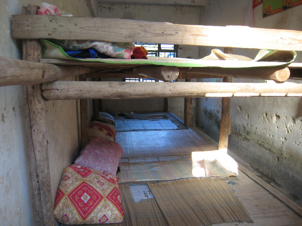 山坪中学破旧的学生宿舍 山坪中学破旧的学生宿舍