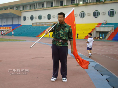 公务在身的“副营长”