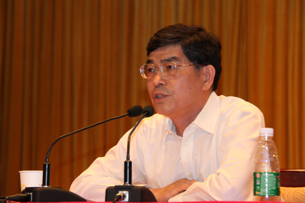 校长徐真华发言