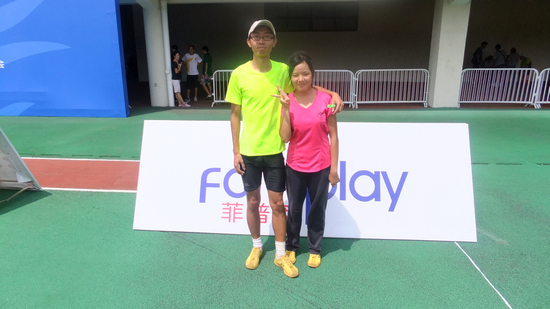 获奖选手黄建明和朱紫敏赛后合照 获奖选手黄建明和朱紫敏赛后合照