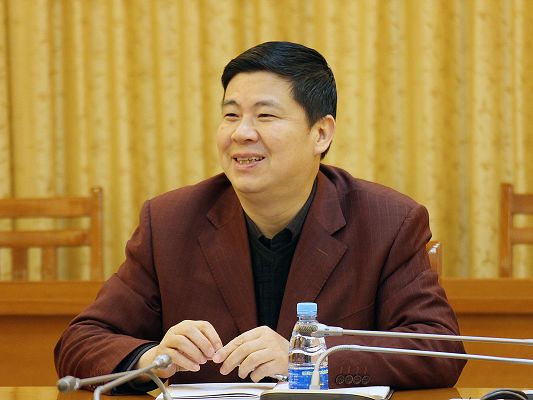 陈德萍主持会议 陈德萍主持会议