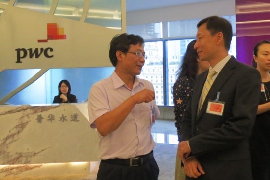 院长杨友孝与普华主管合伙人何国辉深入交流 院长杨友孝与普华主管合伙人何国辉深入交流