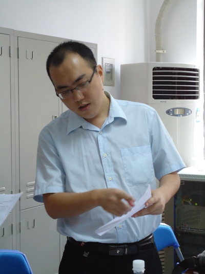 陈静向记者介绍工作时间安排