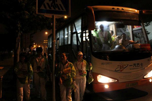 11月13日凌晨,第一批归来的志愿者