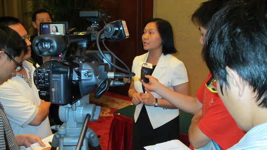 广东战略研究院秘书长李青接受媒体采访