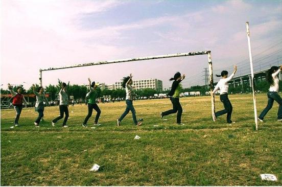 演员们快跑走位