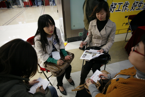 广外SIFE队长孙韶韵接受各大媒体采访