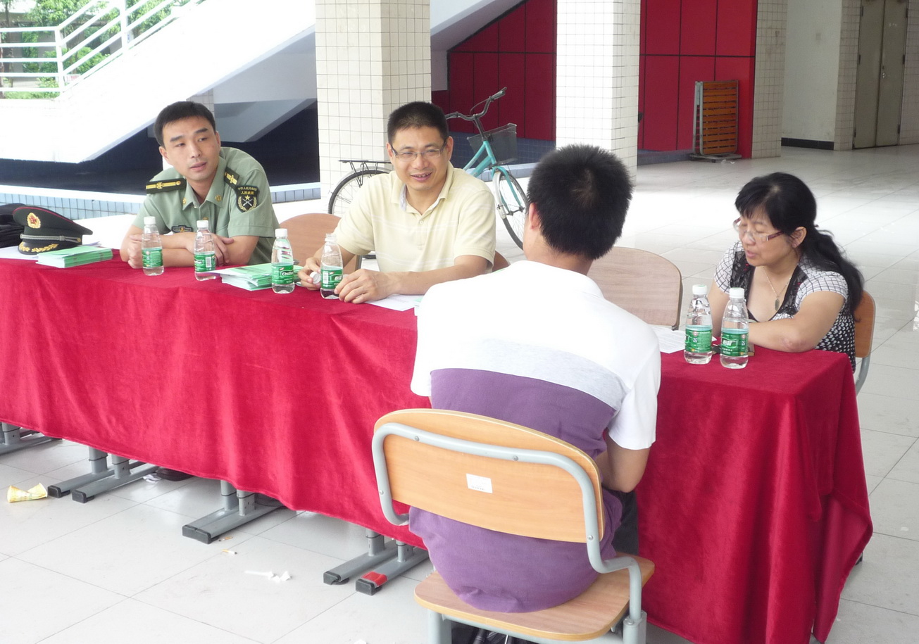 赵烨、钟罗军现场回答学生提问