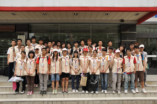 我校管理学院党员志愿者合照