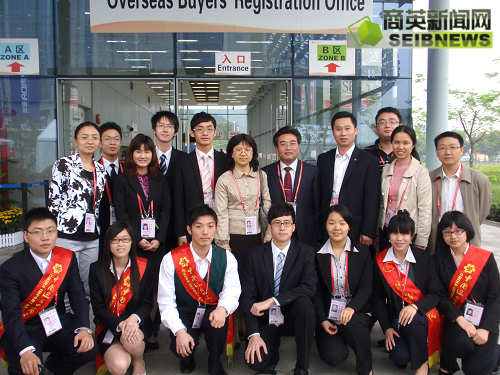 领导们为同学们带来来亲切的慰问