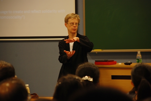 Barbara Johnstone教授讲解时常常举些生动的例子