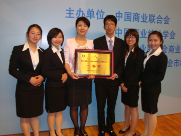 指导老师和WEII小组(左起:马苏云、郑小萍、冯然老师、马建瑛、孟利霞、周明珠)