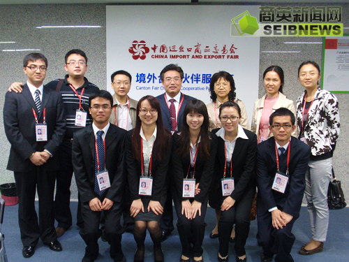 与VIP接待区同学合影