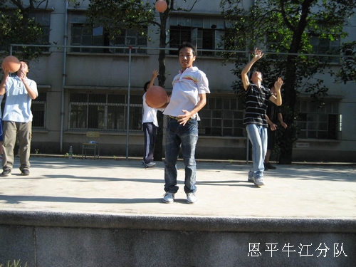 帅帅的男生,酷酷的动作!