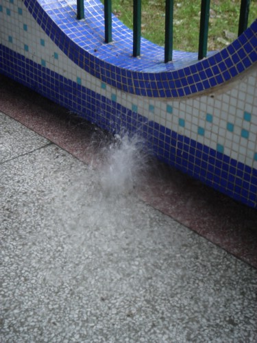 水花四溅 “喷泉”奇观