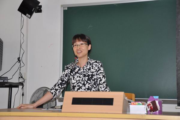 朱珍葶代表学院党委致辞