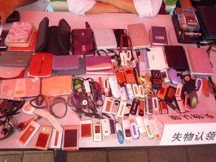 等待认领的各种失物