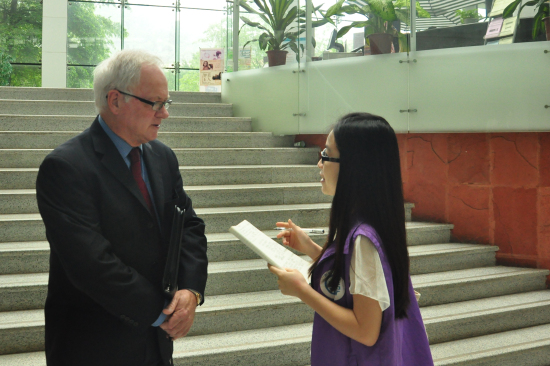 新闻社记者采访来宾 新闻社记者采访来宾