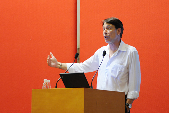 主讲人史蒂文·尼古拉斯教授 主讲人史蒂文·尼古拉斯教授