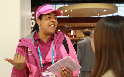 苏珊为自己竖起大拇指。 黄豫摄 苏珊为自己竖起大拇指。 黄豫摄