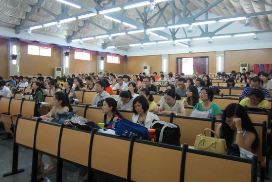 开展党的群众路线教育实践活动会议现场 开展党的群众路线教育实践活动会议现场